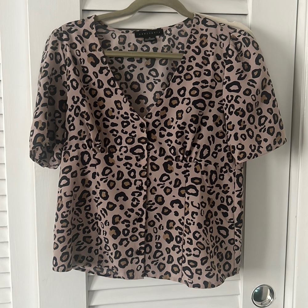 Sanctuary leopard print blouse size Medium